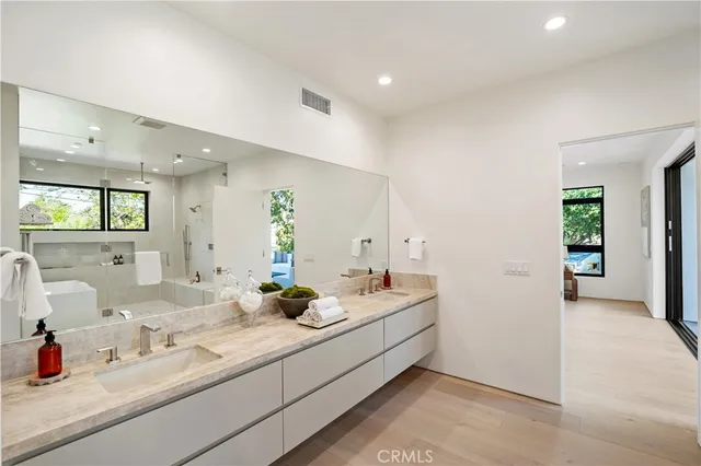 $3,695,000 | 10840 Queensland Street, Los Angeles, CA 90034