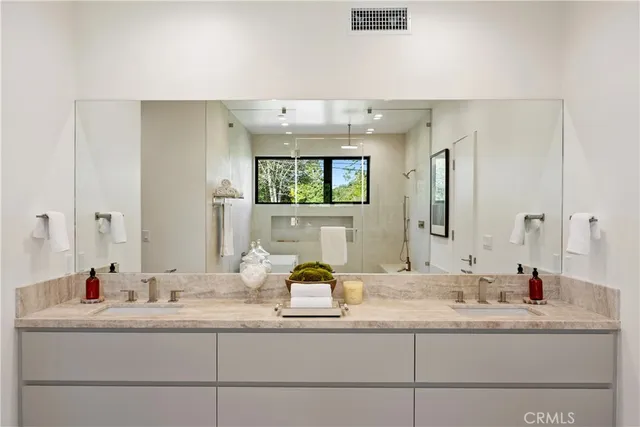$3,695,000 | 10840 Queensland Street, Los Angeles, CA 90034