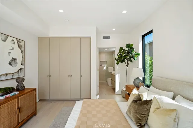 $3,695,000 | 10840 Queensland Street, Los Angeles, CA 90034