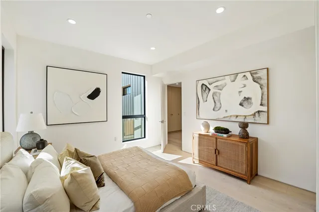 $3,695,000 | 10840 Queensland Street, Los Angeles, CA 90034