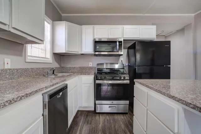 $1,735 | 1922 26th Street, Lubbock, TX 79411