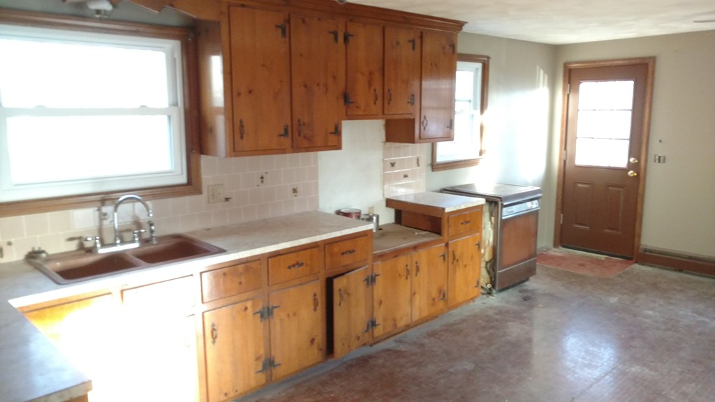 11 Rhinecliffe Road Swansea, MA 02777 - Photo 3 of 14 Gallery Image 3
