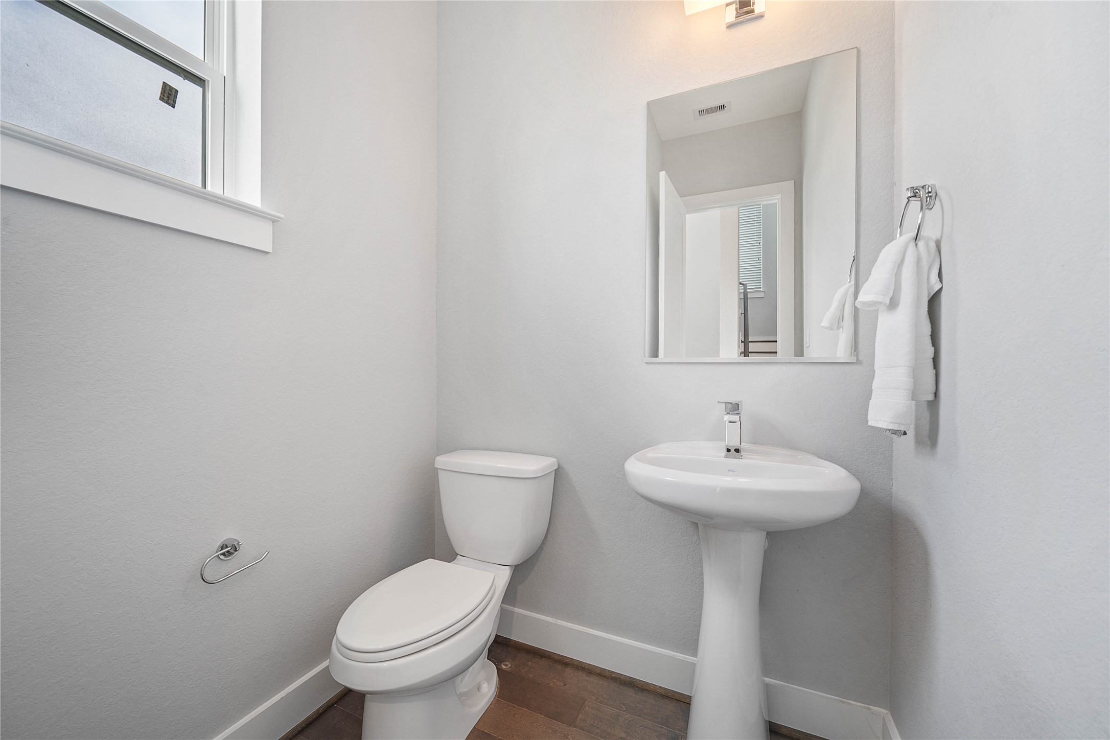 8411 Hempstead Road, Unit A Houston, TX 77008 - Photo 20 of 35 Powder bath on second floor