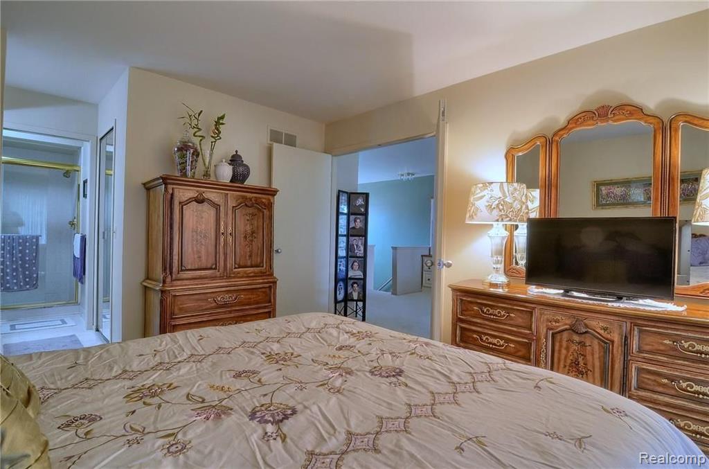 568 Victoria Court Rochester Hills, MI 48307 - Photo 16 of 35