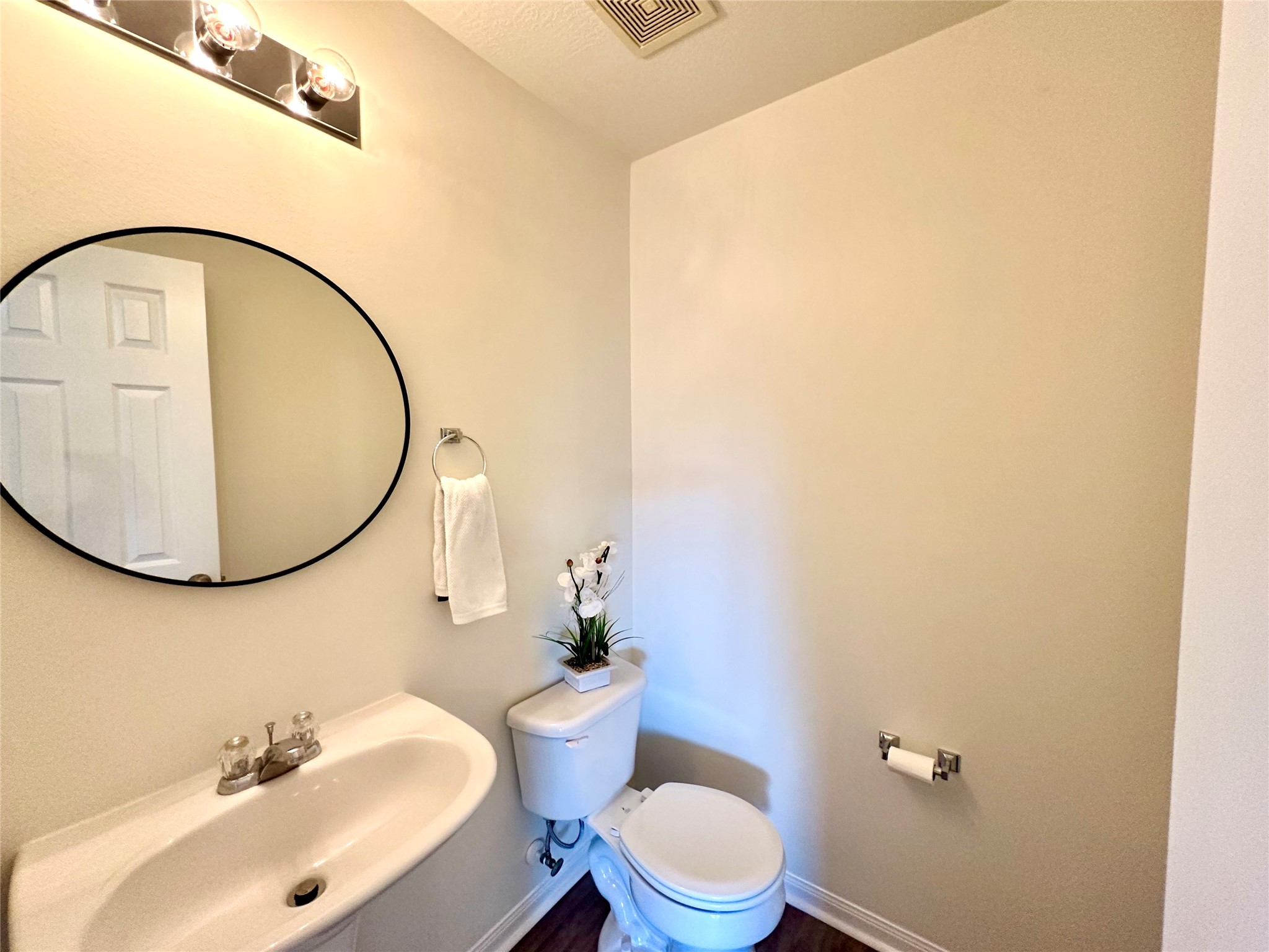 25311 Clover Ranch Drive Katy, TX 77494 - Photo 15 of 27 Convenient half bath