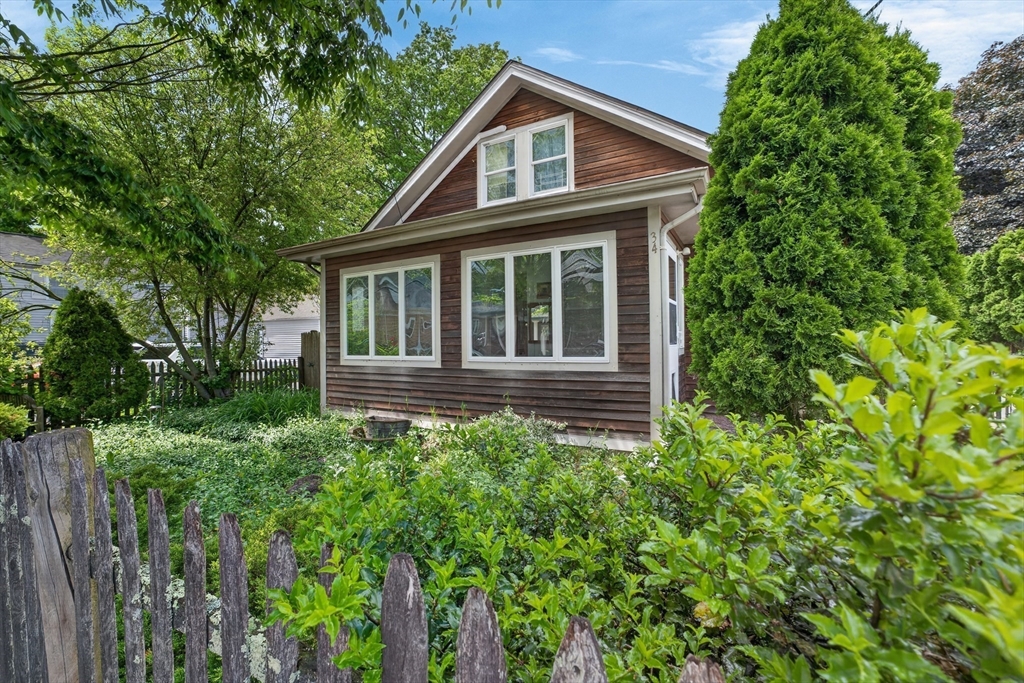 34 Bridge Street Fairhaven, MA 02719 - Photo 2 of 34