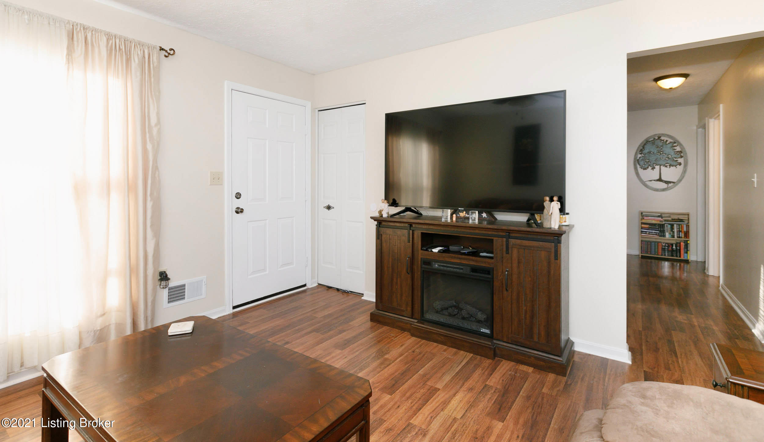 11402 Angelina Road Louisville, KY 40229 - Photo 5 of 30 0007