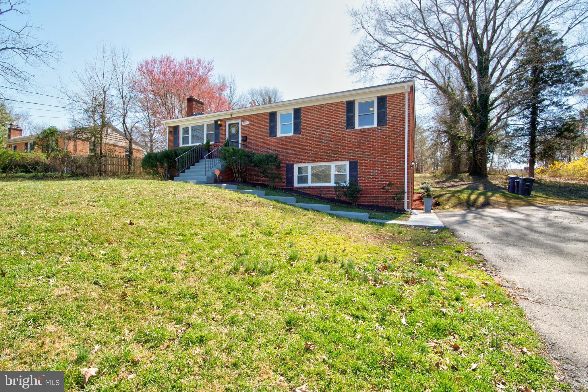 1609 Thomas Road Fort Washington, MD 20744 - Photo 2 of 27 Side yard with long Driveway for 6+ cars