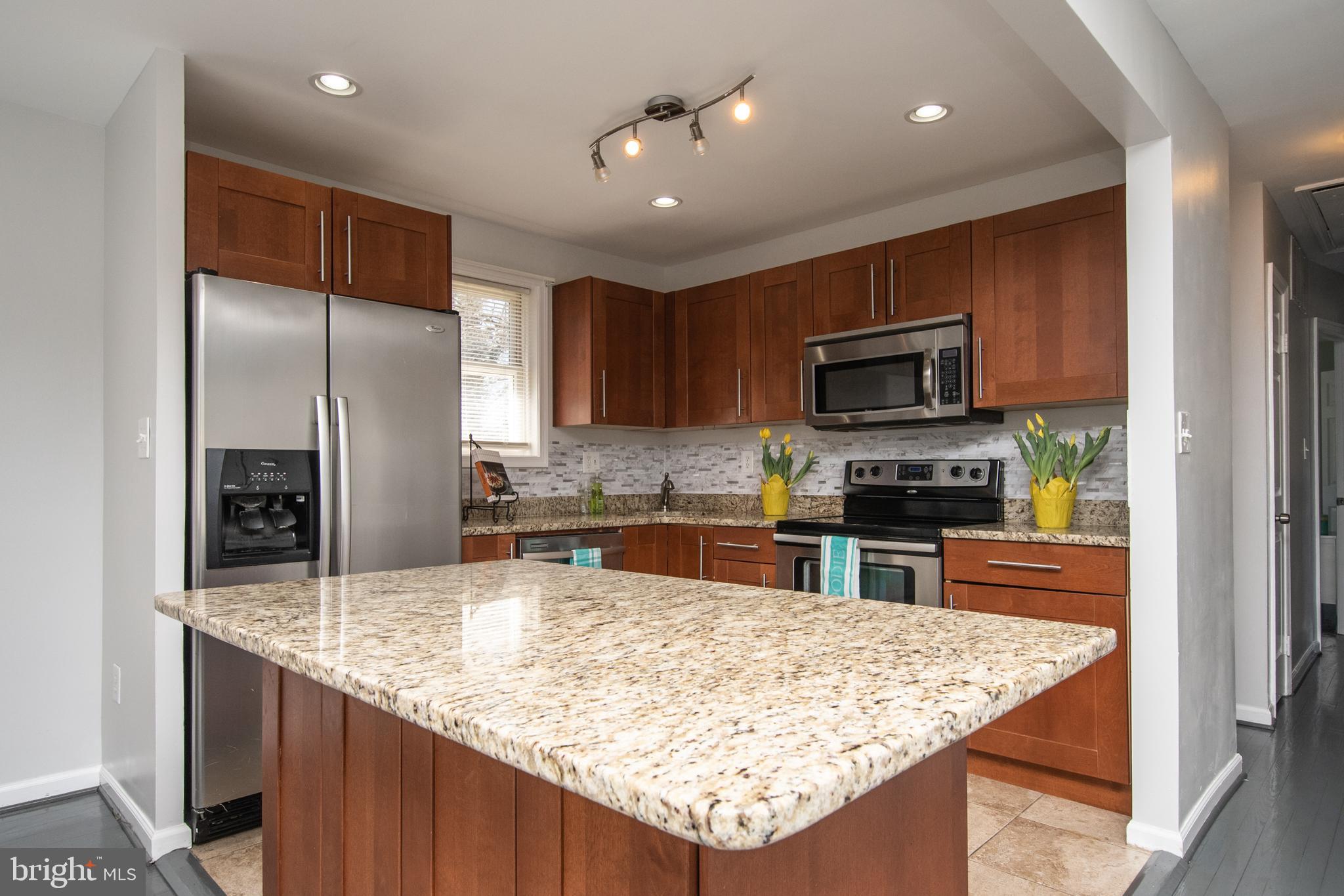 1609 Thomas Road Fort Washington, MD 20744 - Photo 8 of 27 View of Kitchen with Island & granite counter s