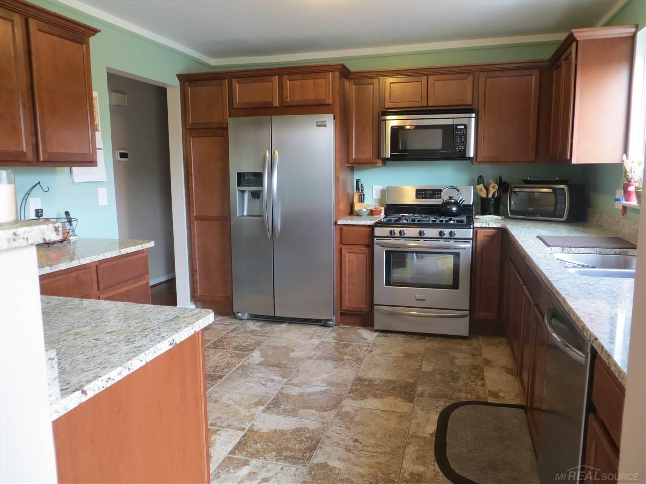 692 Bolinger Street Rochester Hills, MI 48307 - Photo 6 of 29