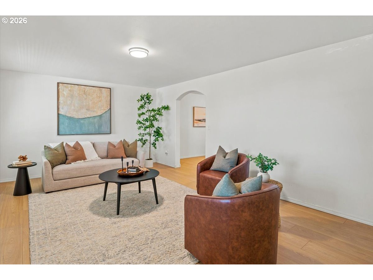 2439 Southwest 33rd Street Redmond, OR 97756 - Photo 4 of 40