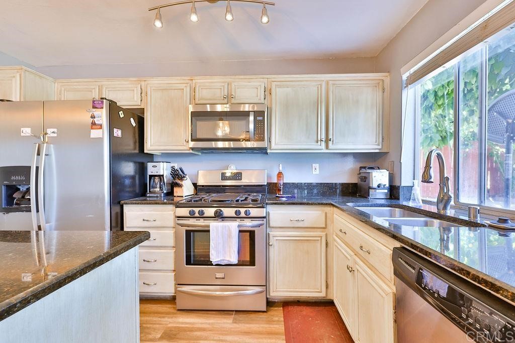 2405 Eastridge Loop Chula Vista, CA 91915 - Photo 12 of 59