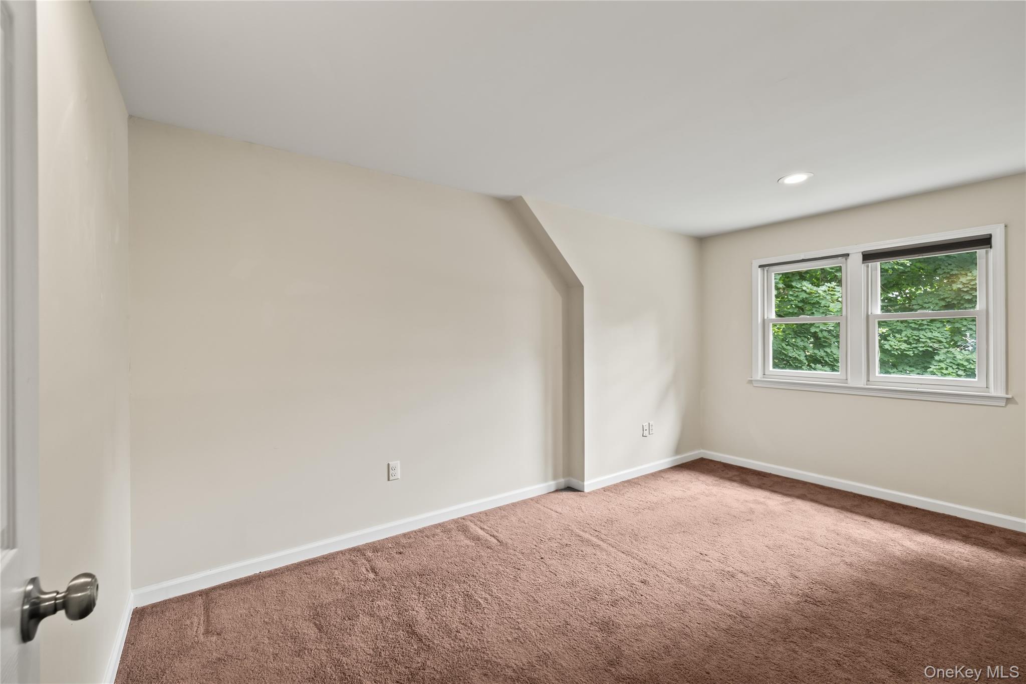 281-283 Old Haverstraw Road Congers, NY 10920 - Photo 29 of 41 an empty room with a window