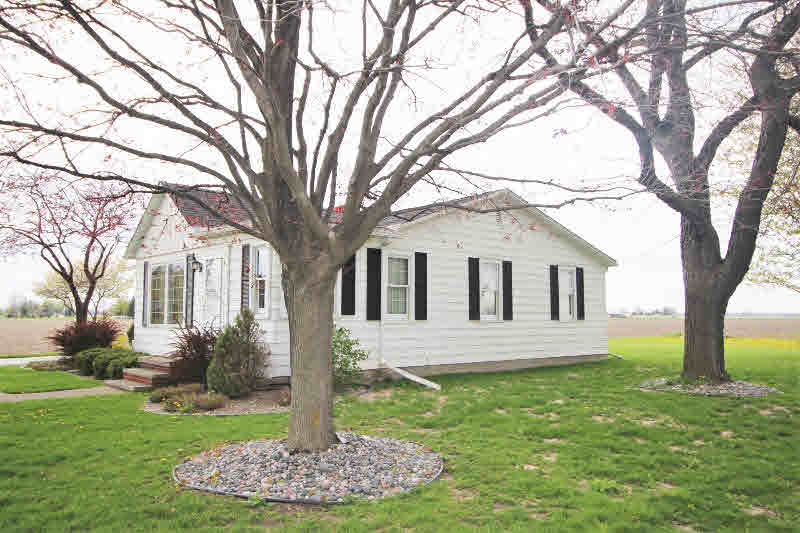 6597 3 Mile Road Bay City, MI 48706 - Photo 3 of 16