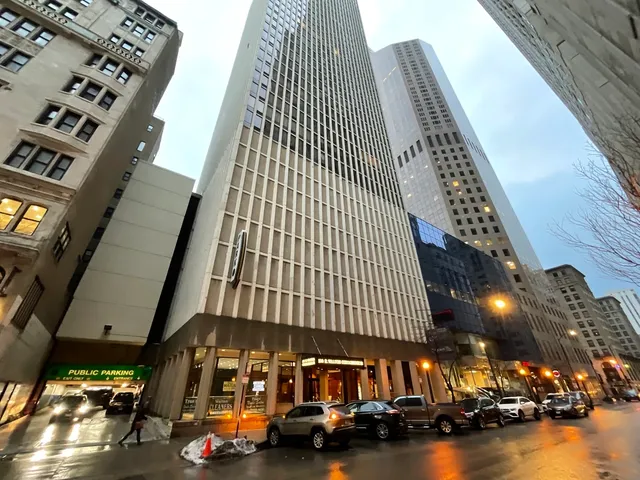 $2,500 | 100 East Walton Street, Unit 27B, Chicago, IL 60611