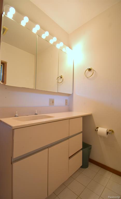 9555 Shell Beach Road Pinckney, MI 48169 - Photo 18 of 25 Gallery Image 18
