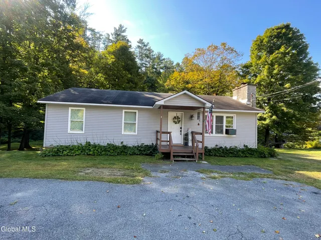 $299,500 | 4 Mill Street, Lake Luzerne, NY 12846