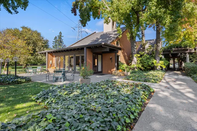 a view of a house with backyard and garden