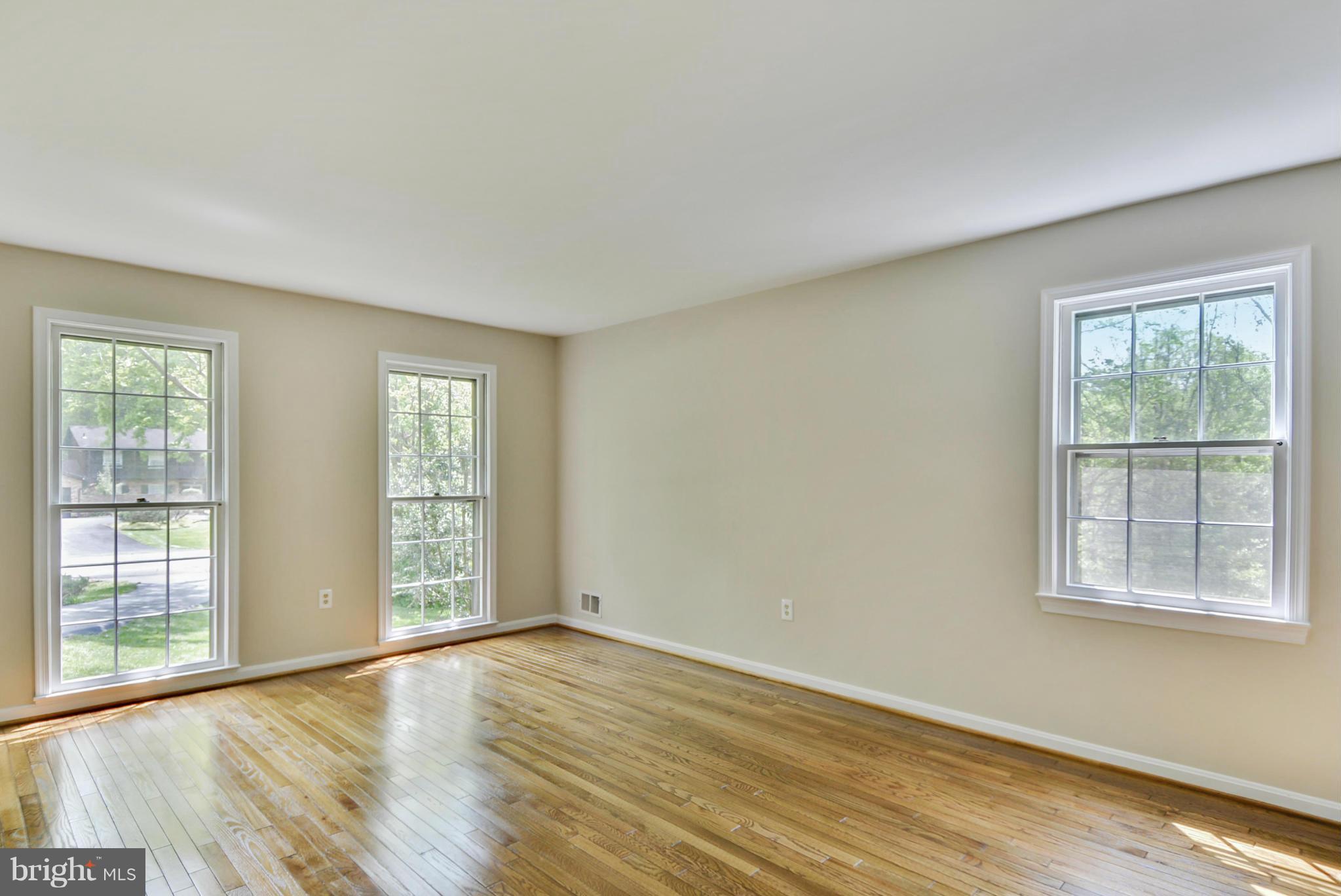 6034 Chesterbrook Road McLean, VA 22101 - Photo 5 of 30 Living Room