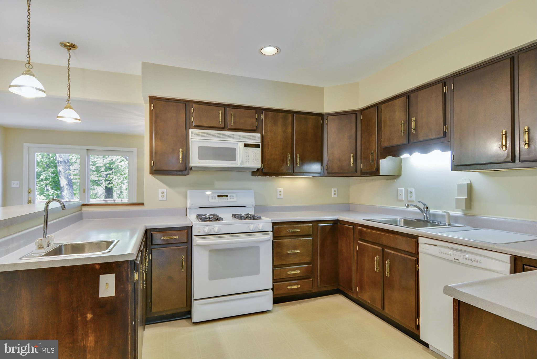 6034 Chesterbrook Road McLean, VA 22101 - Photo 9 of 30 Kitchen