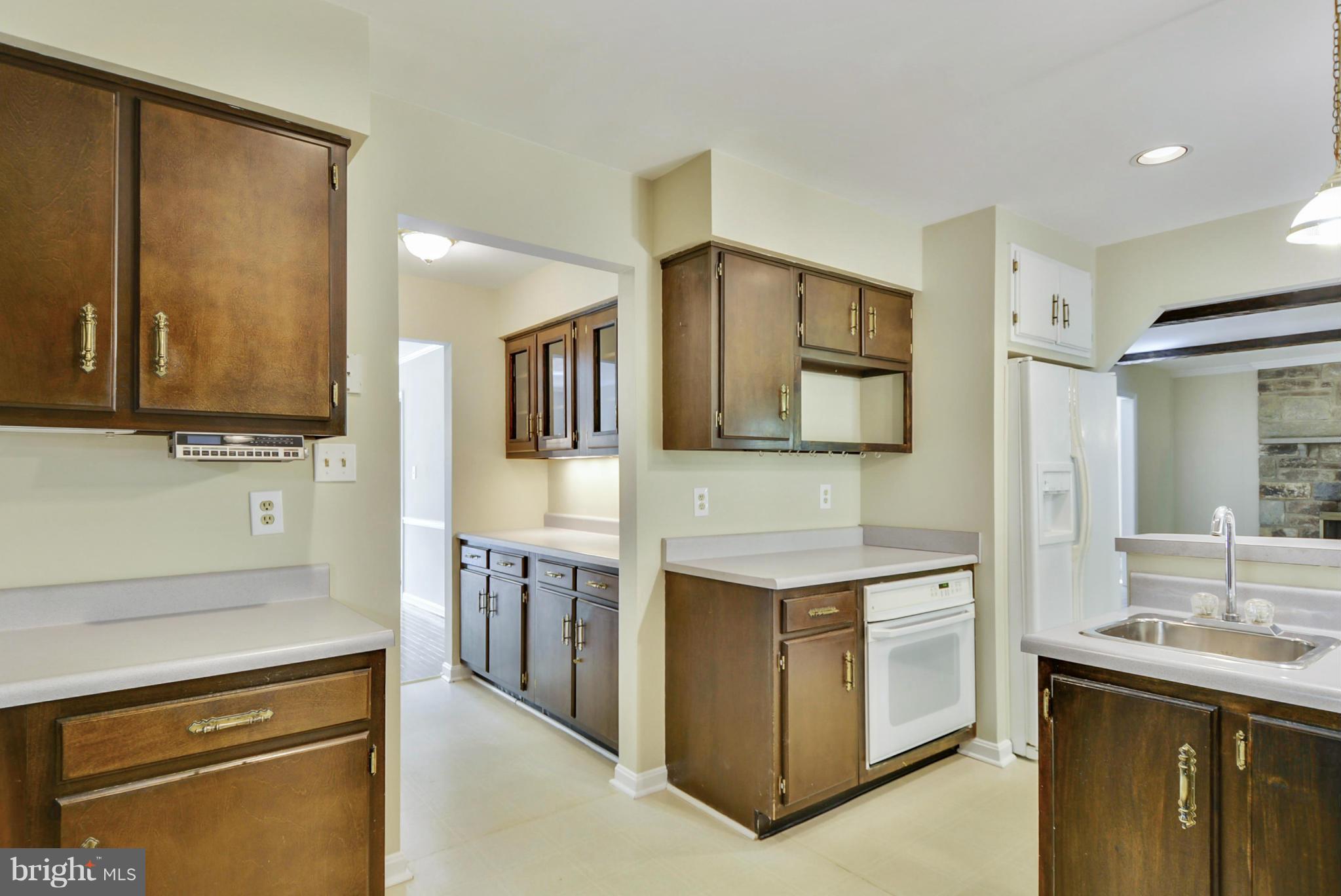 6034 Chesterbrook Road McLean, VA 22101 - Photo 10 of 30 Kitchen