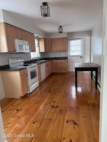 $1,900 | 718 Western Avenue, Unit A, Albany, NY 12203