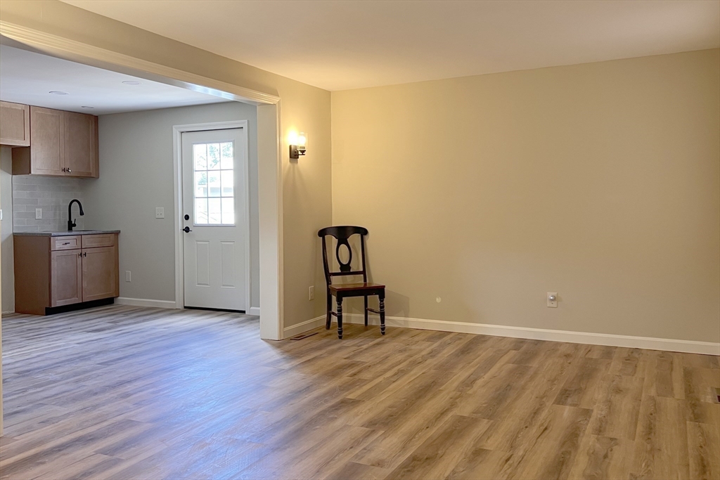 31 Crawford Circle Springfield, MA 01108 - Photo 8 of 41