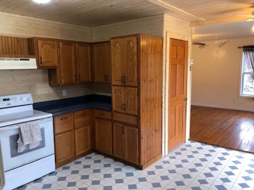 11510 East Stanton Road Sumner, MI 48889 - Photo 9 of 40 1851472-8.JPG