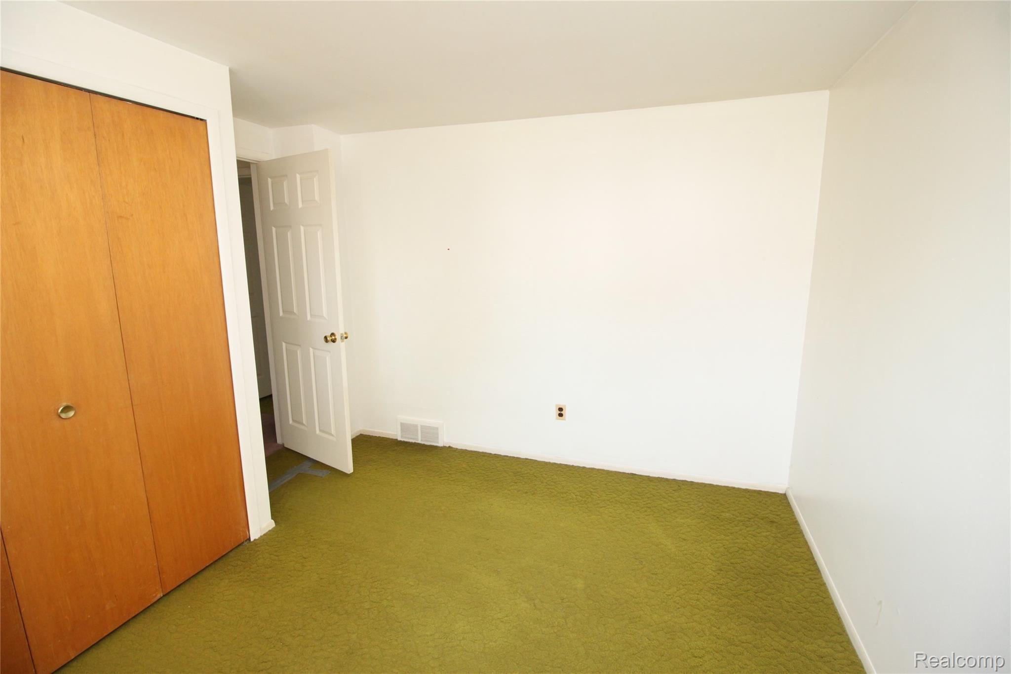 17994 Martin Road Roseville, MI 48066 - Photo 24 of 27 2nd Bedroom