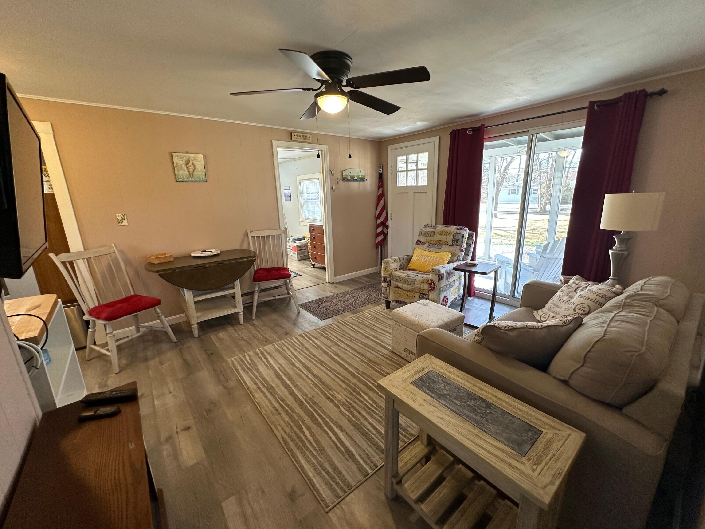 1627 Post Road, Unit 5 Wells, ME 04090 - Photo 12 of 21 Living rm