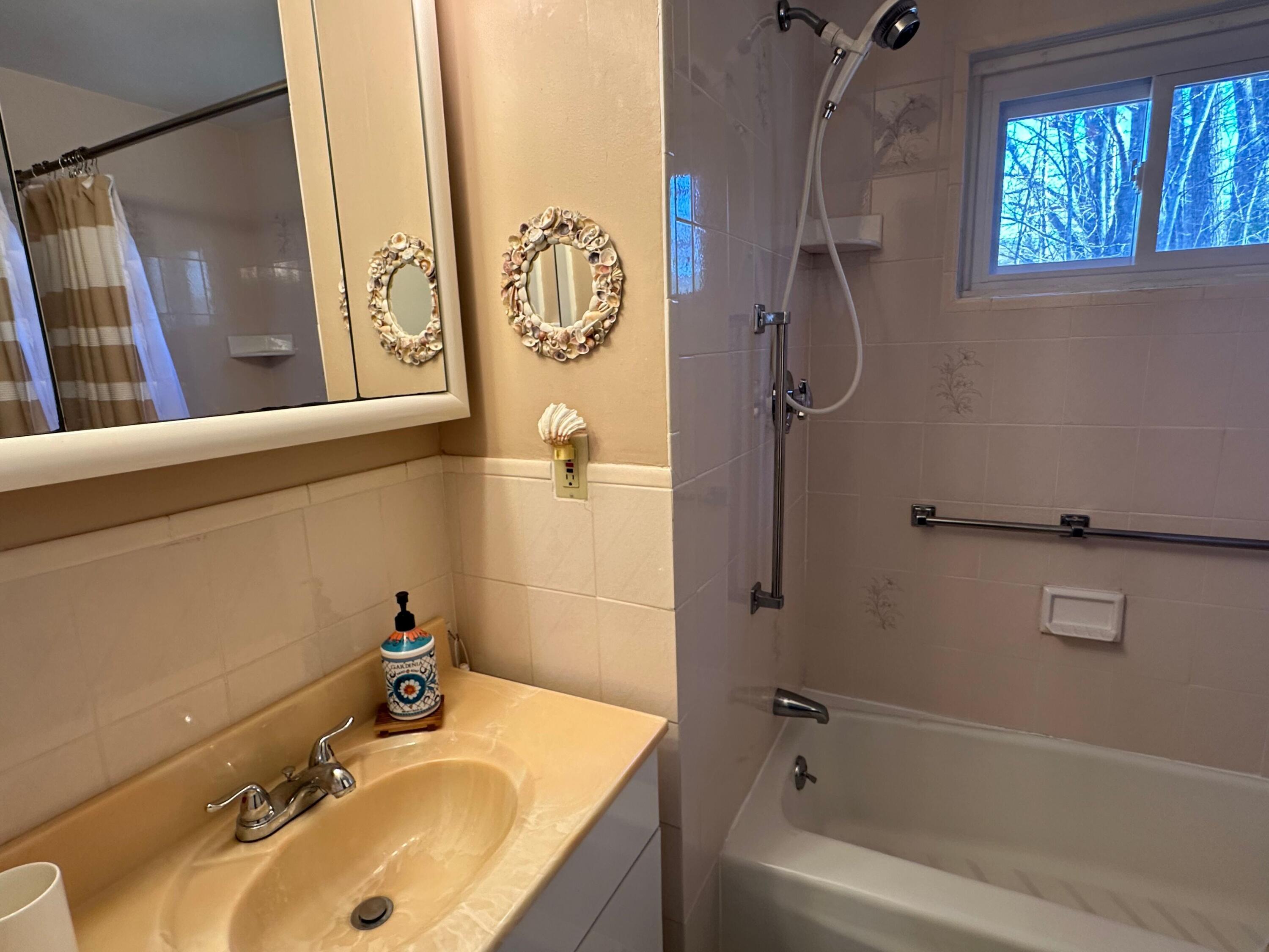 1627 Post Road, Unit 5 Wells, ME 04090 - Photo 15 of 21 Bath