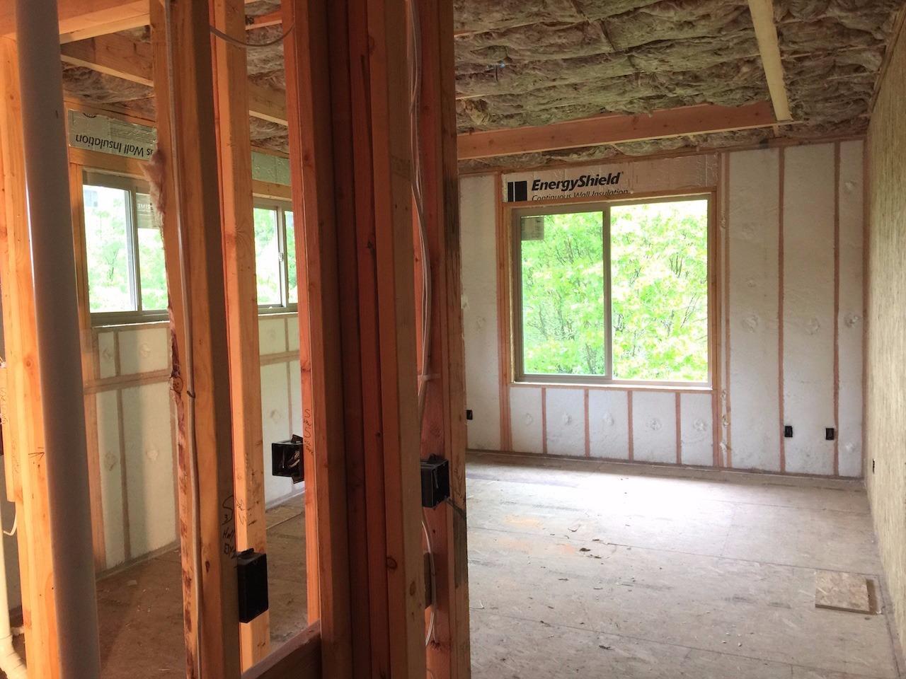 844 Roca Street Ashland, OR 97520 - Photo 18 of 21 Master bedroom