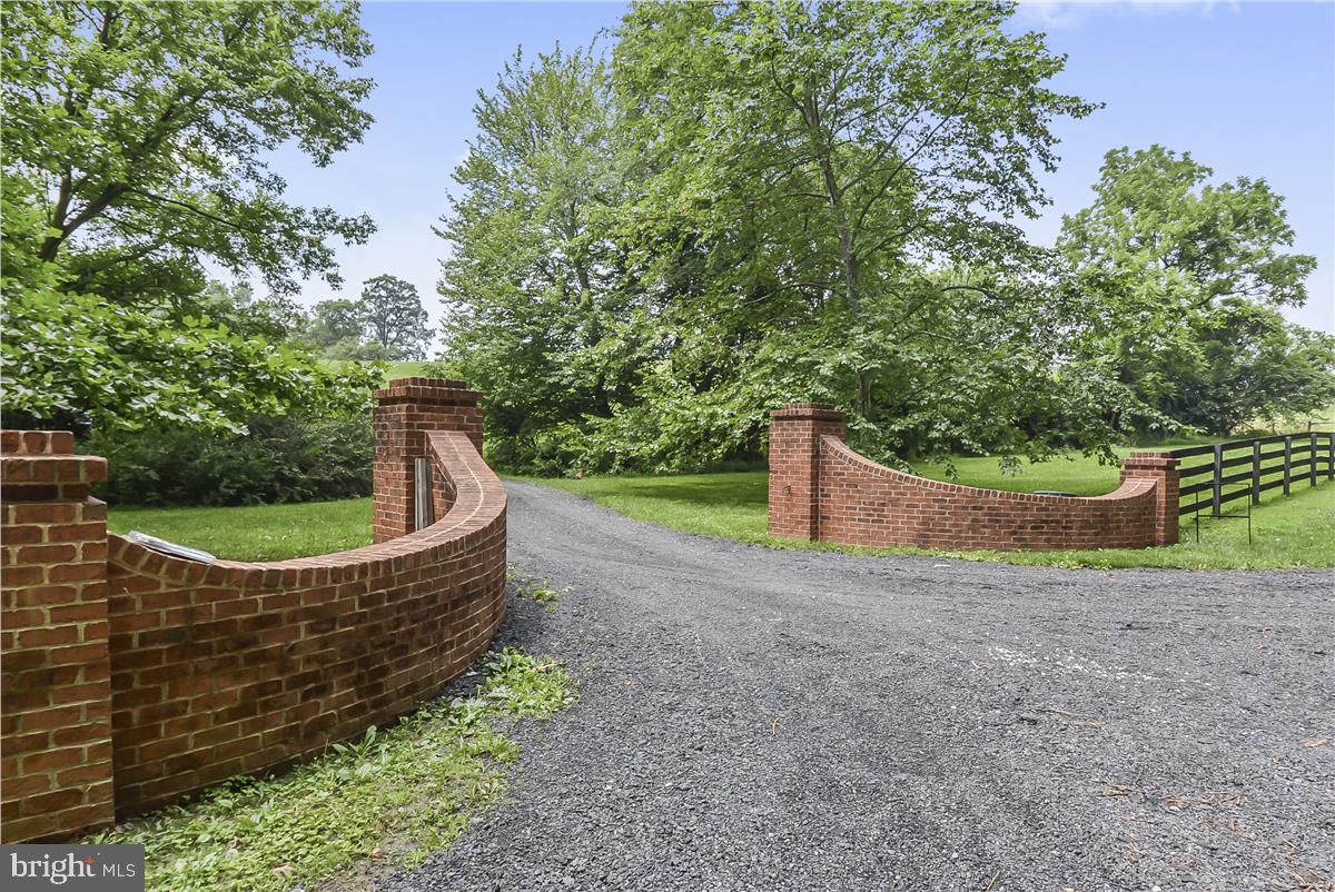 14102 Longnecker Road Reisterstown, MD 21136 - Photo 2 of 36 Grand entrance!