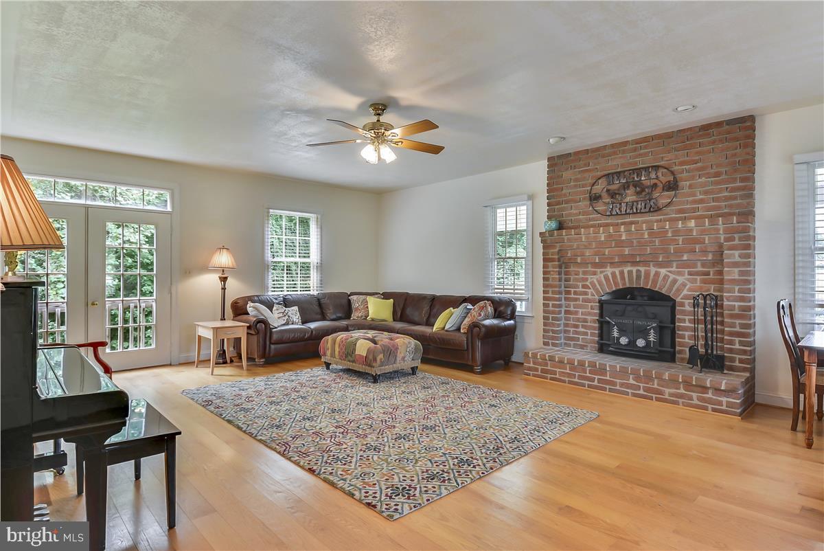 14102 Longnecker Road Reisterstown, MD 21136 - Photo 11 of 36 Family room with wood insert