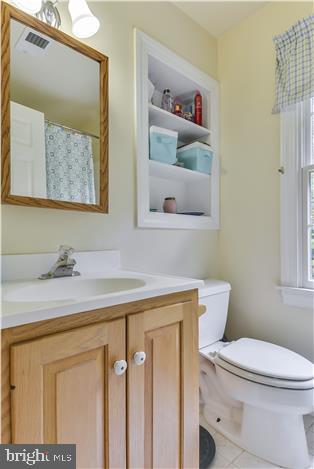 14102 Longnecker Road Reisterstown, MD 21136 - Photo 23 of 36 Full bath in the hall
