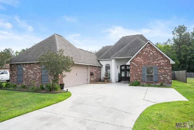 $259,900 | 34122 Spring Lake Drive, Walker, LA 70785