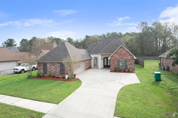 $255,900 | 34122 Spring Lake Drive, Walker, LA 70785
