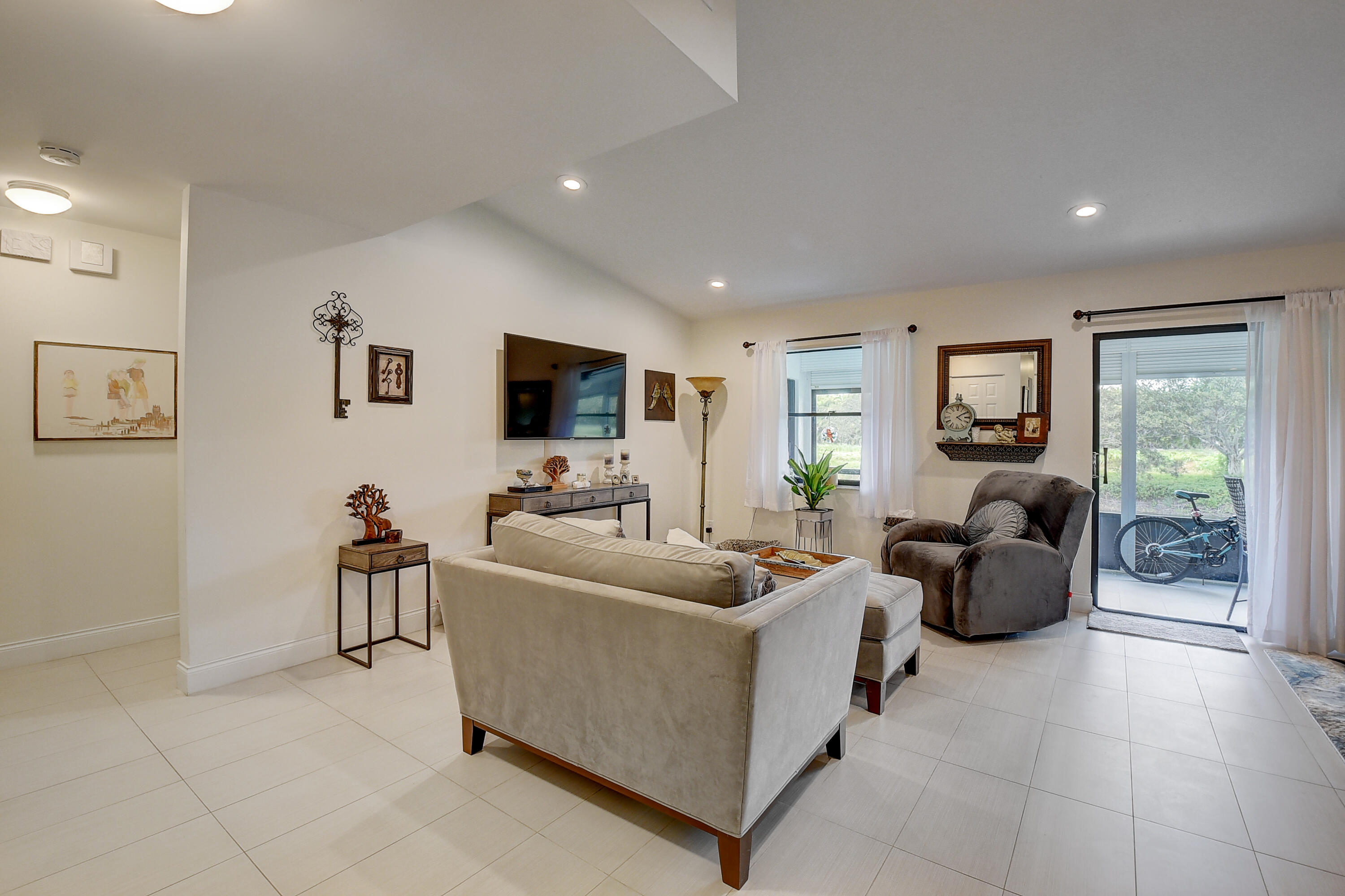 10887 Waterberry Court Boca Raton, FL 33498 - Photo 11 of 41 Living/Den