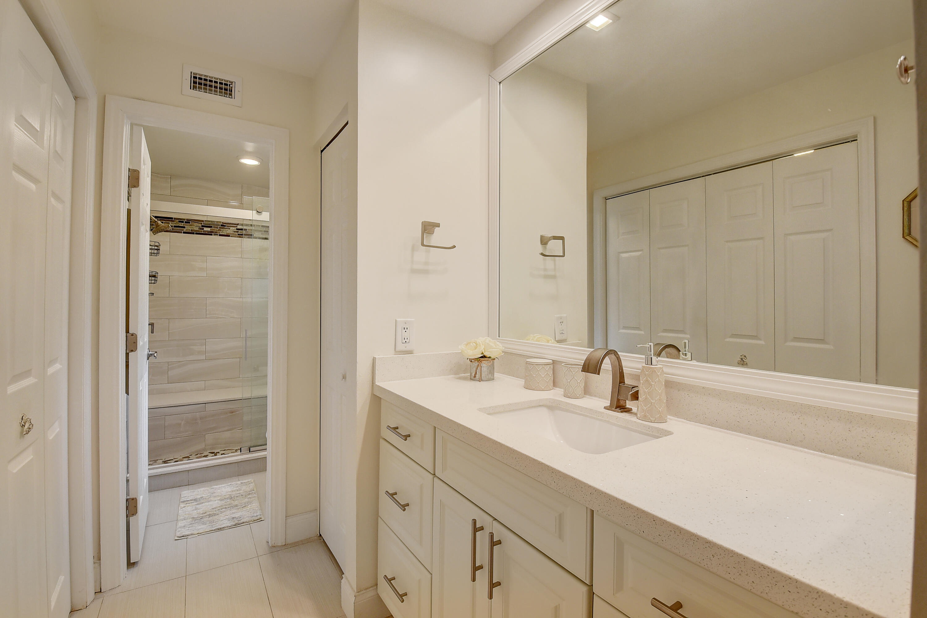 10887 Waterberry Court Boca Raton, FL 33498 - Photo 15 of 41 Bathroom1