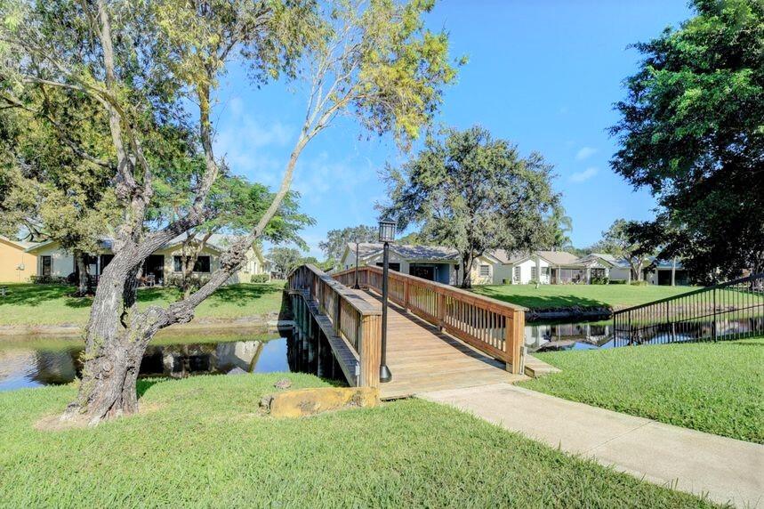 10887 Waterberry Court Boca Raton, FL 33498 - Photo 26 of 41 Walking path