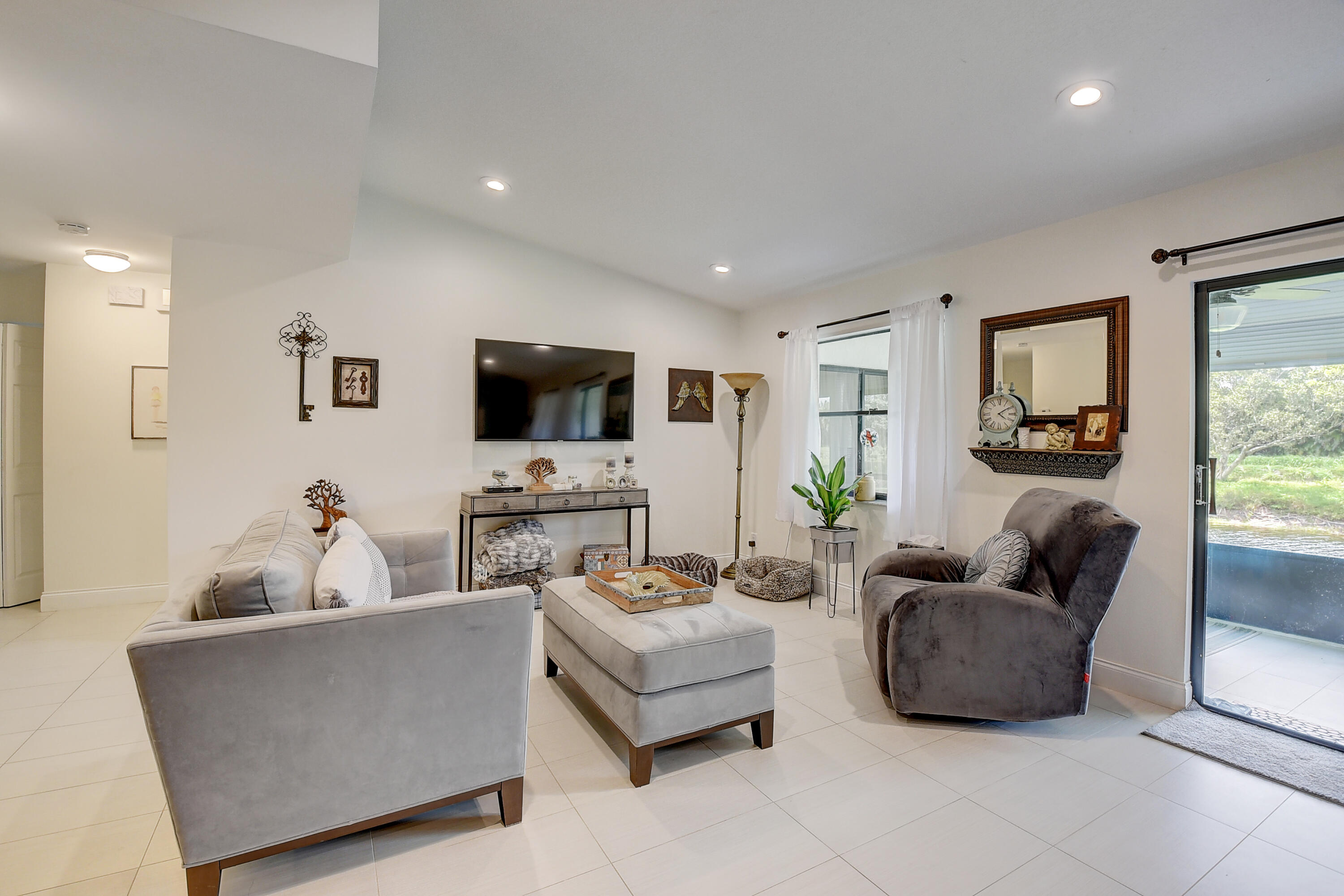 10887 Waterberry Court Boca Raton, FL 33498 - Photo 10 of 41 Living/Den