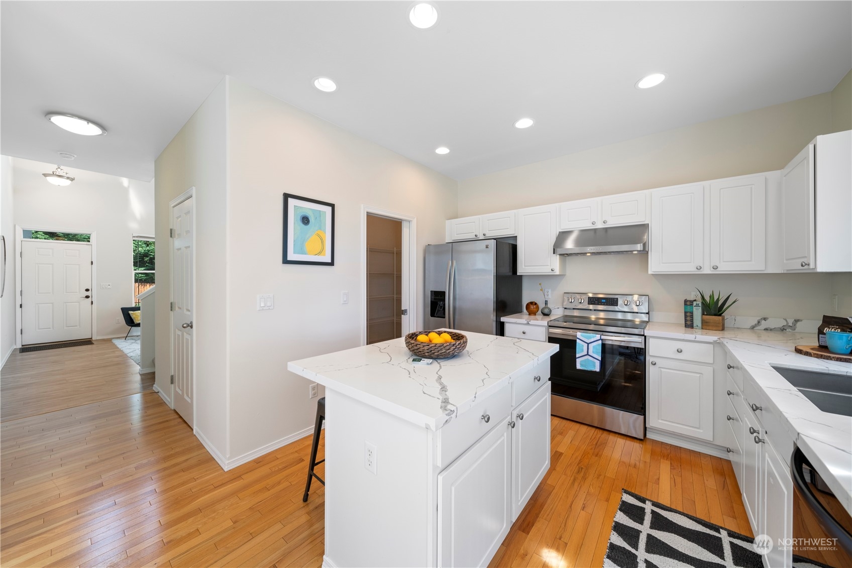 487 Hoquiam Place Northeast Renton, WA 98059 - Photo 4 of 30 Gallery Image 4