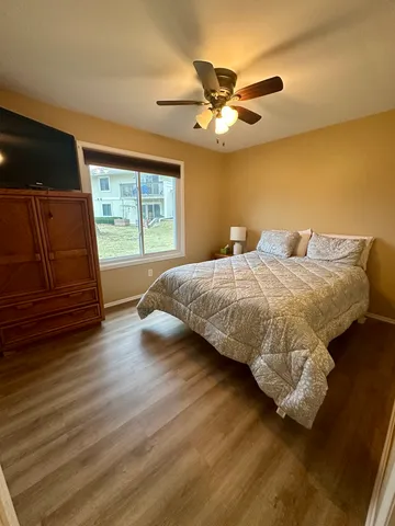 $179,000 | 925 Wiltshire Drive, Unit D, McHenry, IL 60050