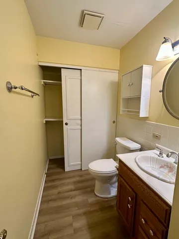 $179,000 | 925 Wiltshire Drive, Unit D, McHenry, IL 60050