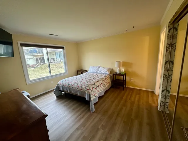 $179,000 | 925 Wiltshire Drive, Unit D, McHenry, IL 60050