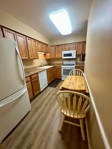 $179,000 | 925 Wiltshire Drive, Unit D, McHenry, IL 60050