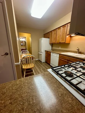 $179,000 | 925 Wiltshire Drive, Unit D, McHenry, IL 60050