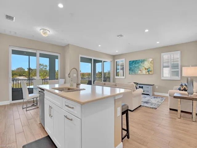 $6,000 | 2561 Seychelles Drive, Unit 308, Naples, FL 34112