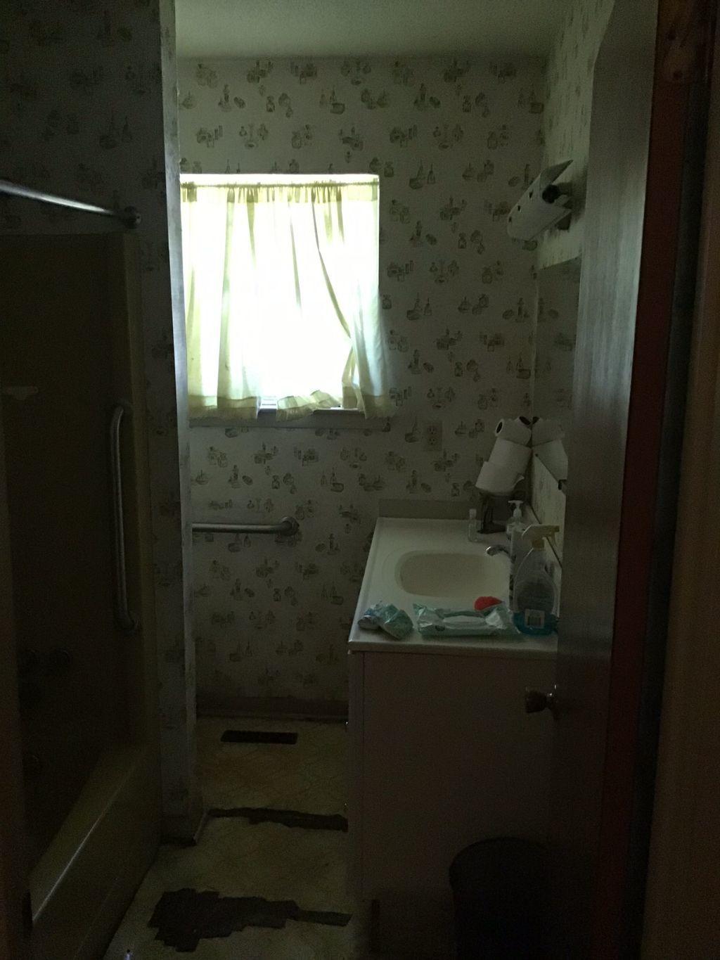 7818 Hancock Road Chattanooga, TN 37416 - Photo 7 of 13 hall bath