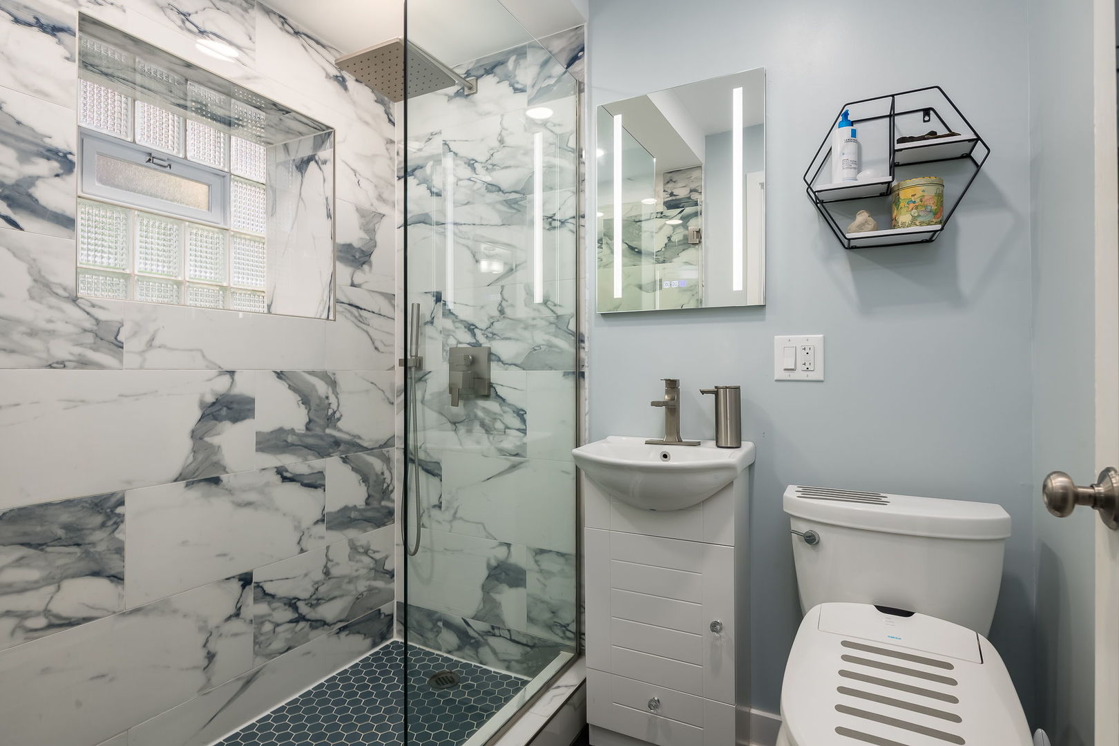 2749 North Spaulding Avenue, Unit GN Chicago, IL 60647 - Photo 18 of 40 a bathroom with a sink toilet and shower